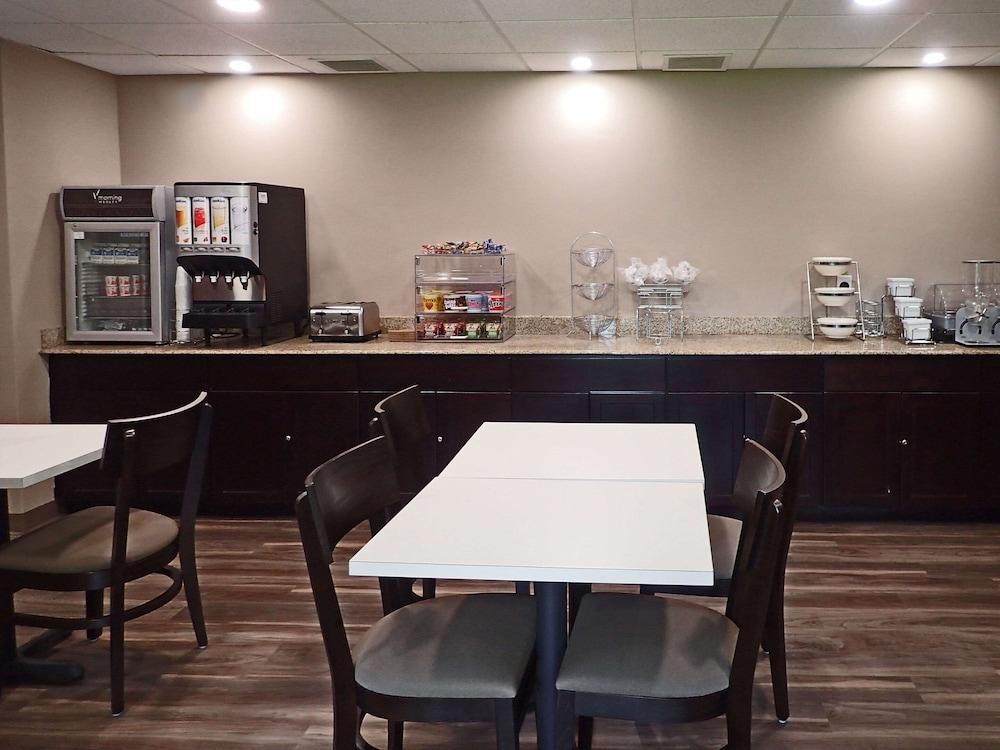 Chesapeake Inn And Suites Lexington Park Patuxent River Naval Air Station 加利福尼亚 外观 照片